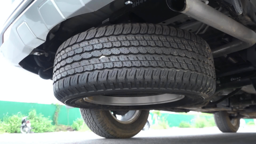 Thuê Xe Du Lịch: Điều Cần Biết Về Lốp Dự Phòng 