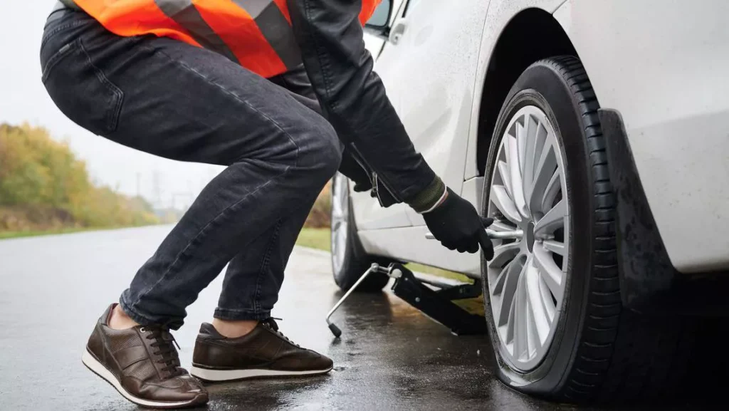 Thuê Xe Du Lịch: Điều Cần Biết Về Lốp Dự Phòng 