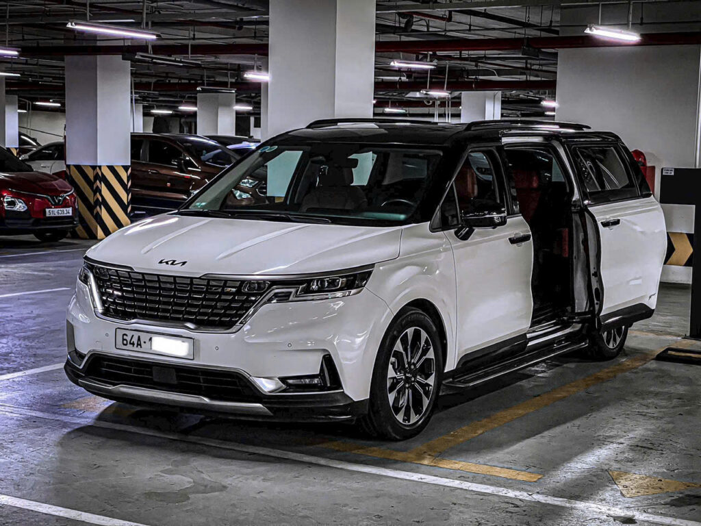 thuê xe đưa đón nhân viên tại công ty