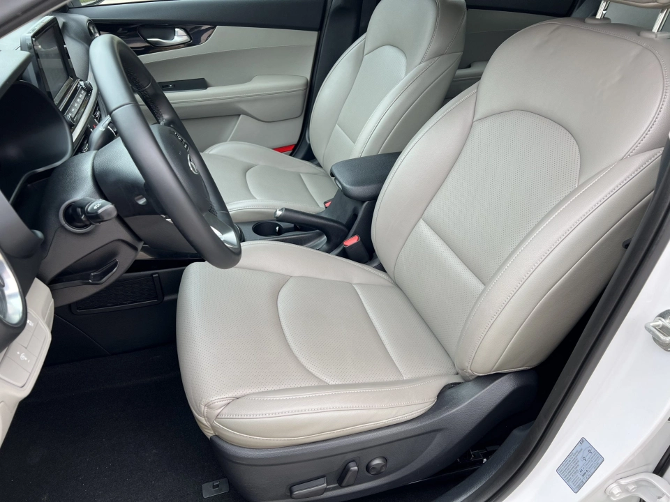 noi-that-xe-kia-cerato