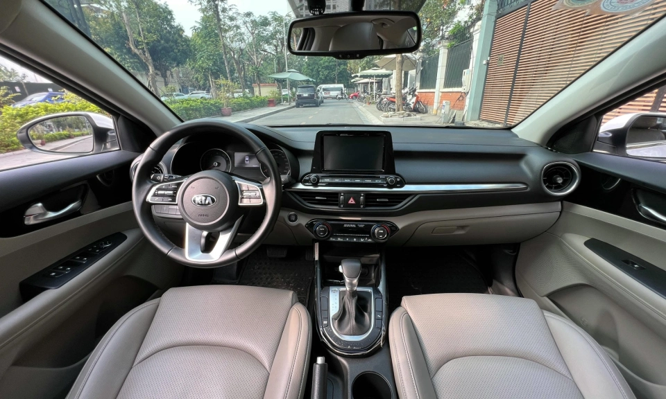 noi-that-xe-kia-cerato